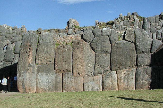 Private Tour: Cusco City Sightseeing Including San Pedro Market and Archaeological Sites - Cuscos Colonial Architecture