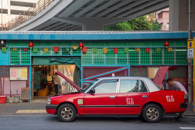 Private Tour: Customized 6-Hour Hong Kong City Tour - HSBC Main Building