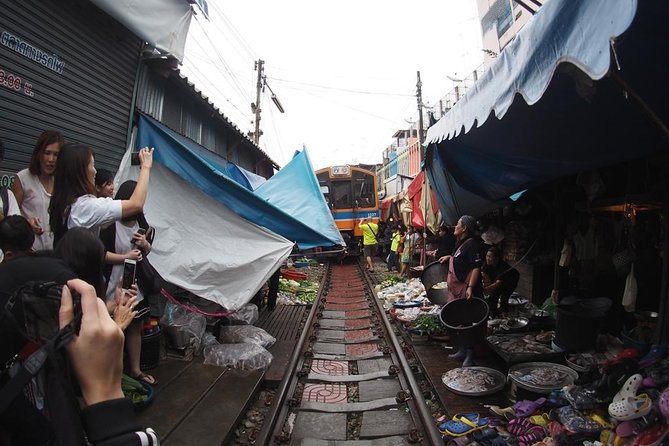 Private Tour : Damnoen Saduak Floating Market, Train Market ,Temple in a Tree! - Damnoen Saduak Floating Market