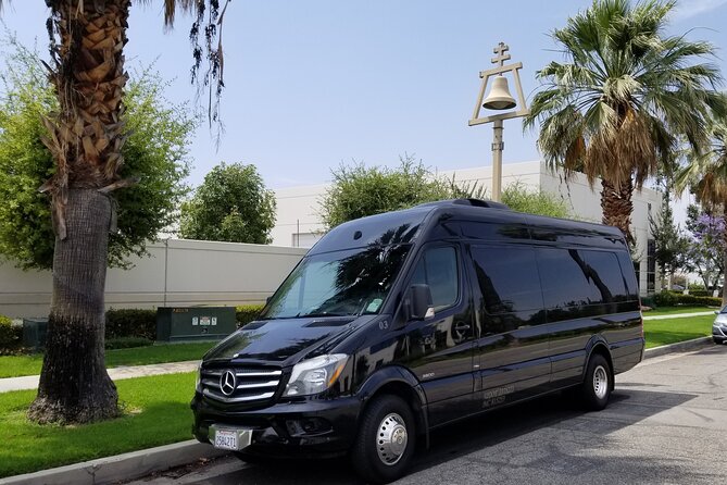 Private Tour - Day Hollywood Tour of Los Angeles - 6 Hours. - Vehicle Features and Amenities