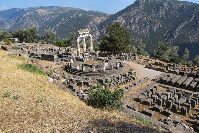 Private Tour Delphi, Village of Arachova, Osios Loukas Monastery - Wandering Through the Village of Arachova