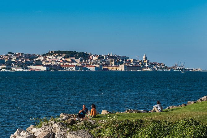 Private Tour - Discover Cacilhas With a Photographer - Detailed Tour Information