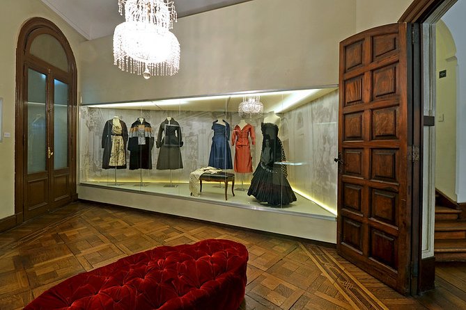 Private Tour Discovering Evita and The Peronism in Buenos Aires - Visiting Recoleta Cemetery