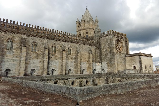 Private Tour Évora - Wine Tasting - Beautiful Medieval Village of Monsaraz - Visiting the Medieval Village of Monsaraz