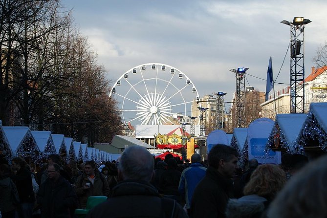 Private Tour: Experience the Christmas Magic in Brussels - Admiring Holiday Decorations