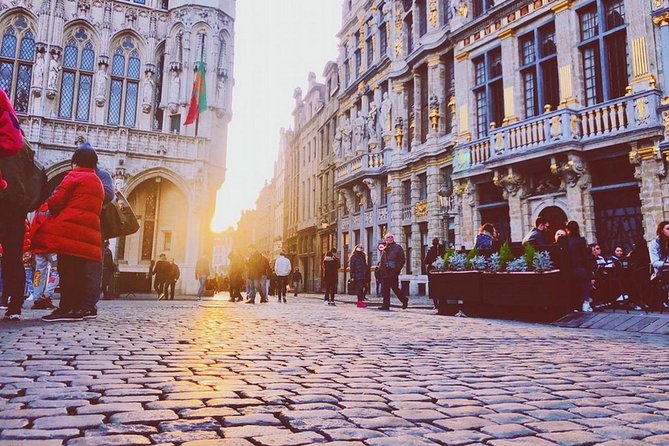 Private Tour: Experience the Christmas Magic in Brussels - Knowledgeable Local Guidance