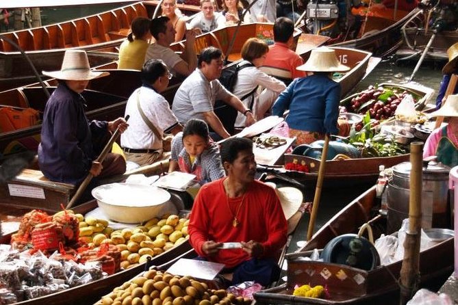 Private Tour: Floating Markets and Suan Sampran Day Trip From Bangkok - Floating Market Exploration