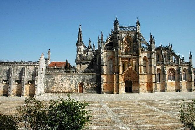 Private Tour for 1 to 4 People: Fátima, Batalha, Nazaré and Óbidos - Tour Price and Group Size