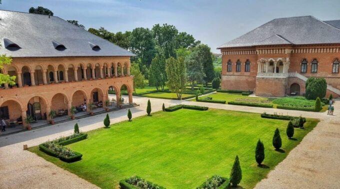 Private Tour From Bucharest to Draculas Tomb and Mogosoaia - Booking and Cancellation