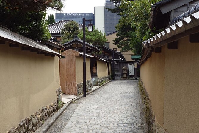 Private Tour From Kanazawa Gold Leaf and Sushi Delights - Immersive Gold Leaf Experience