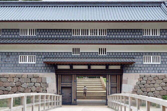 Private Tour From Kanazawa Gold Leaf and Sushi Delights - Customized Private Tour
