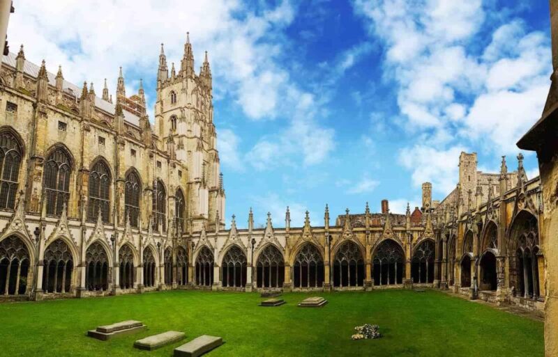 Private Tour: From London to Leeds Castle & Canterbury - Exploring Leeds Castle
