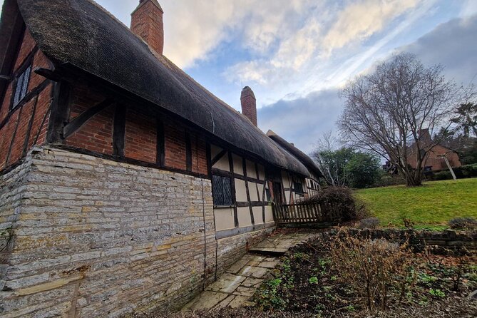 Private Tour From London via Warwick Castle & Stratford Upon Avon - Transportation