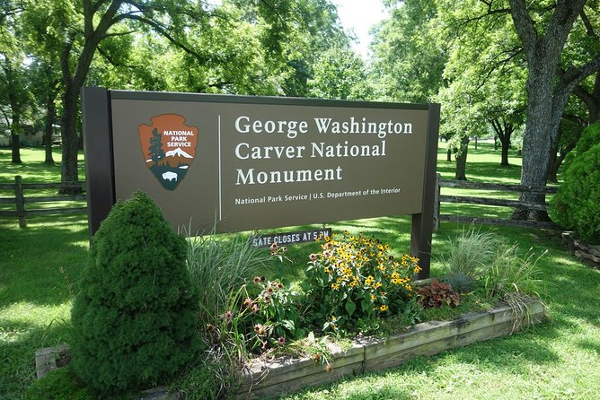 Private Tour From New York to Washington by Train With Official Guide - Knowledgeable Tour Guide