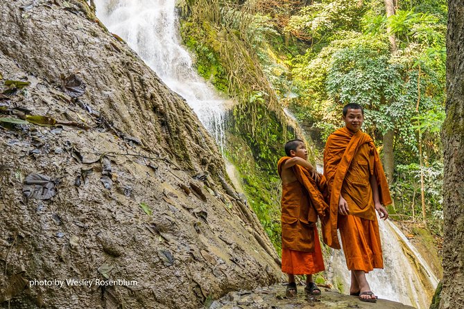 Private Tour Full-day Morning Market, Villages and Scenic Kuang Si Waterfall - Traditional Village Exploration