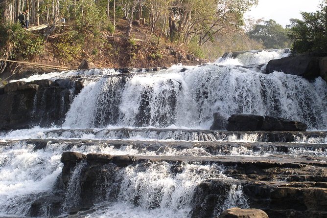 Private Tour Full-day Morning Market, Villages and Scenic Kuang Si Waterfall - Hike to Kuang Si Waterfall