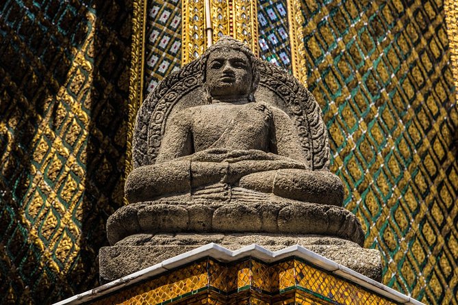 Private Tour : Grand Palace and Emerald Buddha Temple - Exploring the Emerald Buddha Temple