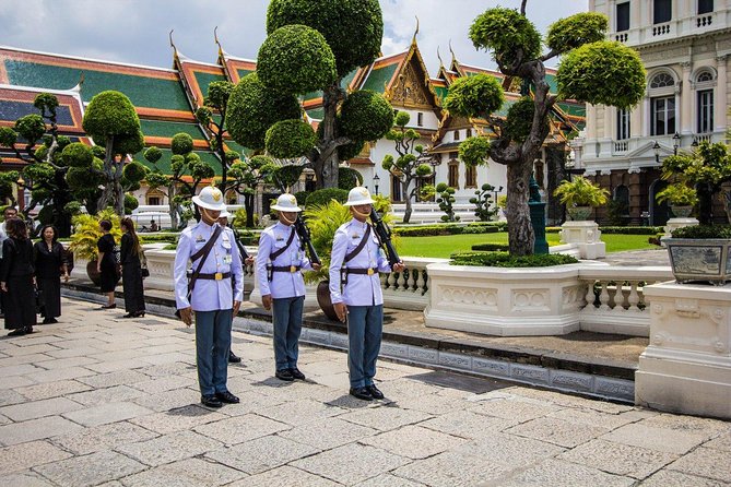 Private Tour : Grand Palace and Emerald Buddha Temple - Meeting and Pickup