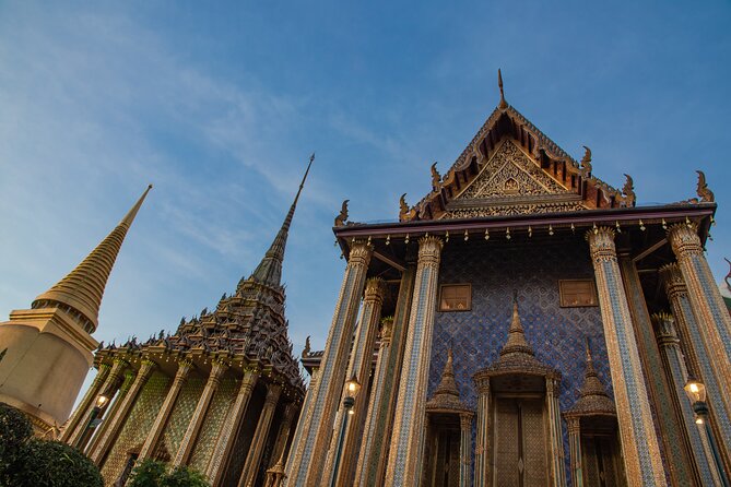 Private Tour : Grand Palace and Emerald Buddha Temple - Exploring the Emerald Buddha Temple