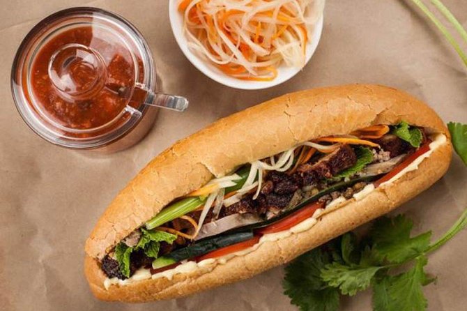 Private Tour: Hanoi Walking Street Food Tour in Night - Train Street Experience