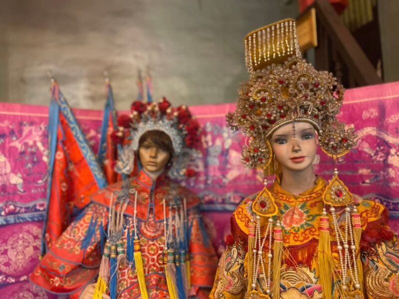 Private Tour : Hidden Gem Chinatown Walking Tour L Thailand - Wat Traimit