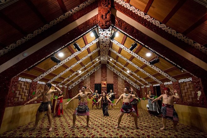 Private Tour - Hobbiton and Te Puia - Meeting and Pickup