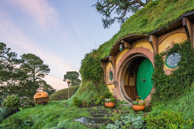 Private Tour: Hobbiton Movie Set & Hamilton Gardens Experience - Exploring Hobbiton Movie Set