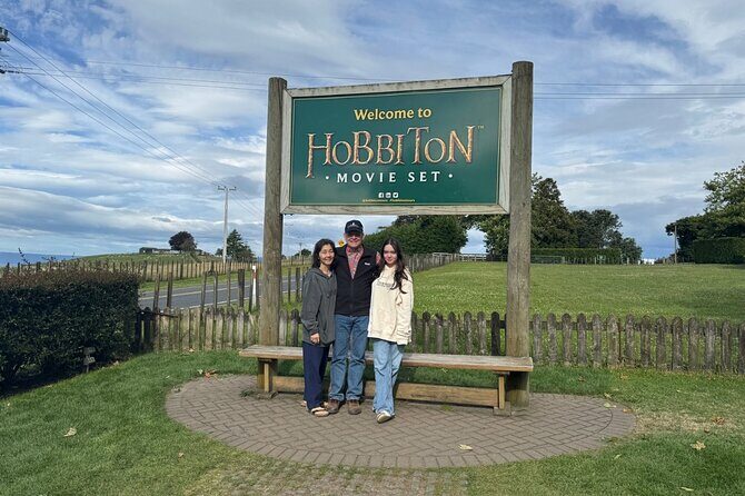 Private Tour: Hobbiton Movie Set, Rotorua Mud Pool & Treewalk - A Deep Dive into the Experience