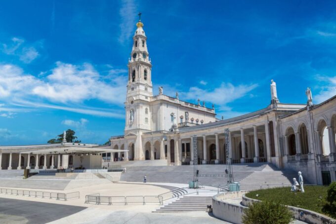 Private Tour in Fátima, Nazaré and Óbidos From Lisbon - Frequently Asked Questions