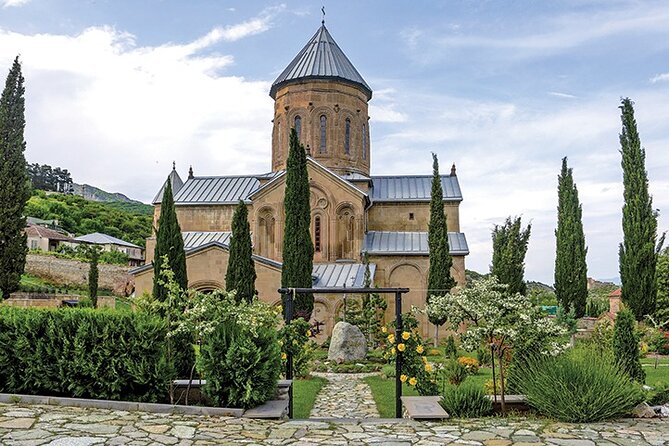 Private Tour in Mtskheta , Jvari and Tbilisi - Dining at a Local Restaurant