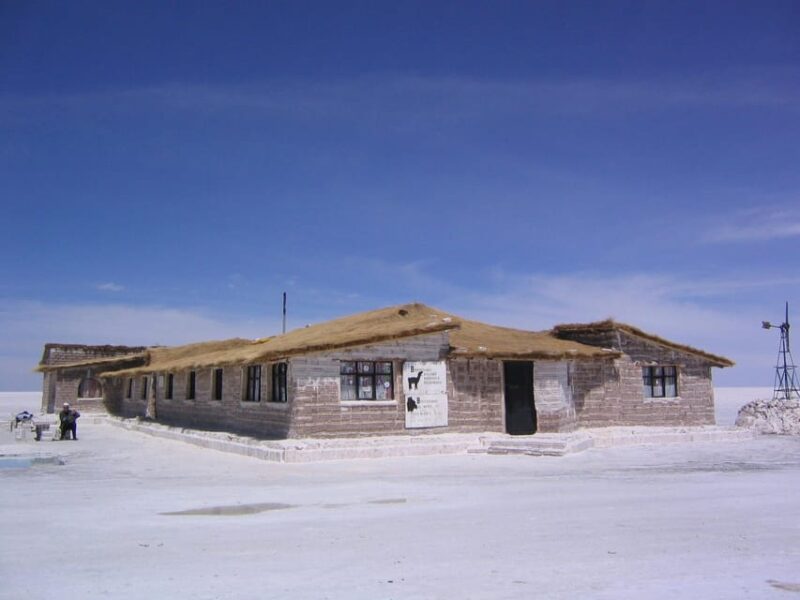 Private Tour in Salar De Uyuni With Lunch and Bikes - Itinerary Highlights