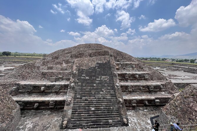 Private Tour in Teotihuacán Pyramids From Mexico City - Guide Experience and Quality