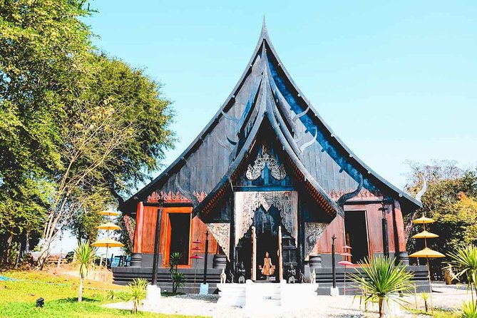 Private Tour: Incredible Temples of Chiang Rai - Taking in the Blue Temple