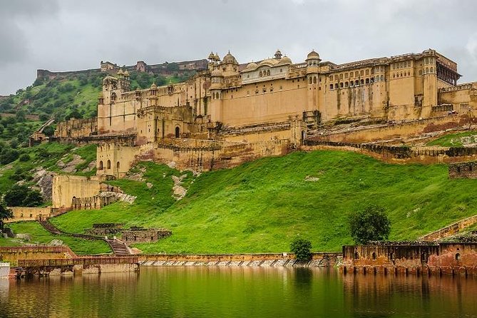 Private Tour: Jaipur Sightseeing With Monument Entrance Fees - Discovering City Palace