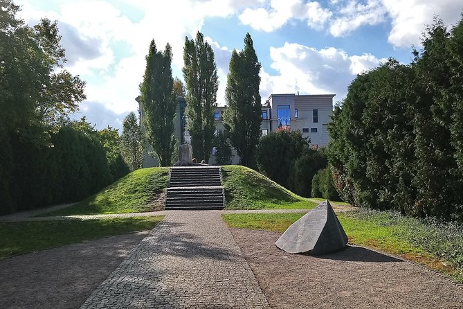 Private Tour: Jewish Heritage in Warsaw - Inclusions