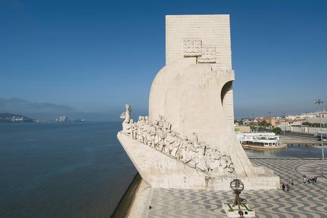 Private Tour: Lisbon Fado Dinner Show and Panoramic Night Tour - Fado Music Performance