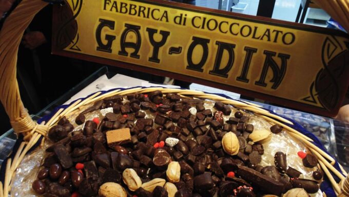 Private Tour: Naples Food Tasting Tour by Vintage Vespa - Group Size and Accessibility
