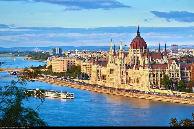 Private Tour of Budapest With a Private Transfer and Guide From Vienna - Itinerary Details