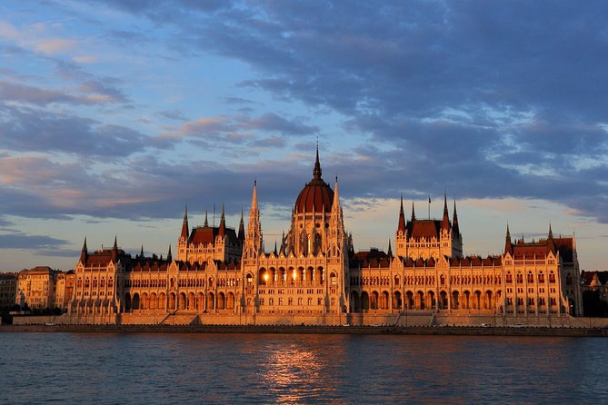 Private Tour of Budapest With a Private Transfer and Guide From Vienna - Accessibility and Participation