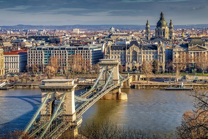 Private Tour of Budapest With a Private Transfer and Guide From Vienna - Scenic Drive to Hungary