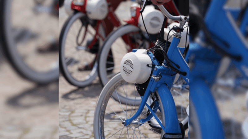 Private Tour of Chic Paris With Vintage French Bikes - Key Points