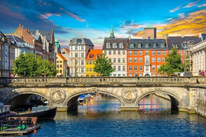 Private Tour of Copenhagen and Christiansborg Palace - Guide and Transportation