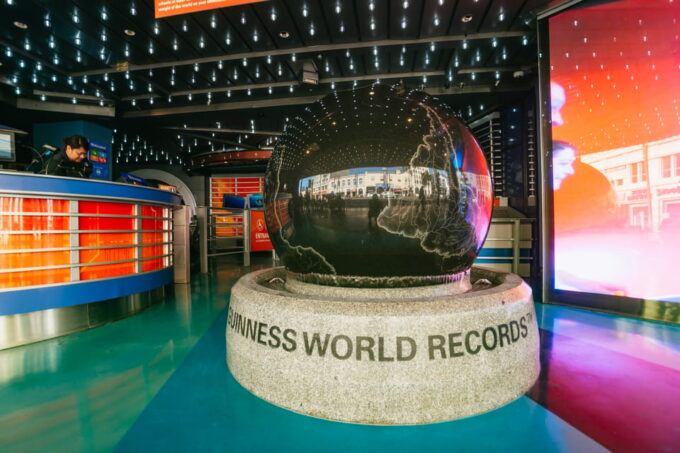 Private Tour of LA, Hollywood, Beverly Hills and the Beaches - Lunch at Retro Mels Diner