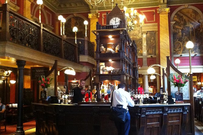 Private Tour of Londons Historic Pubs - Entertaining Anecdotes