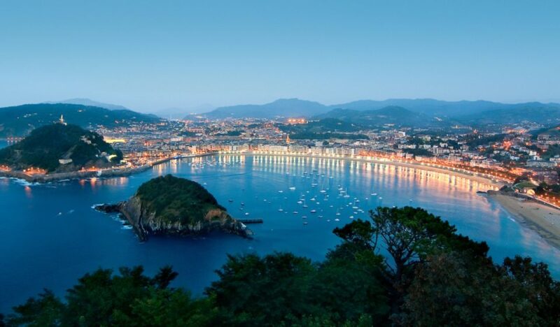 Private Tour of San Sebastian and Biarritz - Exploring Old Town