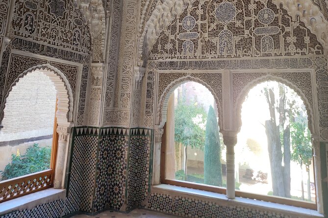 Private Tour of the Alhambra - Exploring the Alhambra