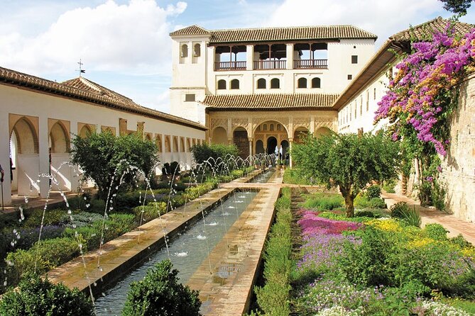 Private Tour of the Alhambra to Travel Back in Time. NO TICKETS - Overview of the Alhambra