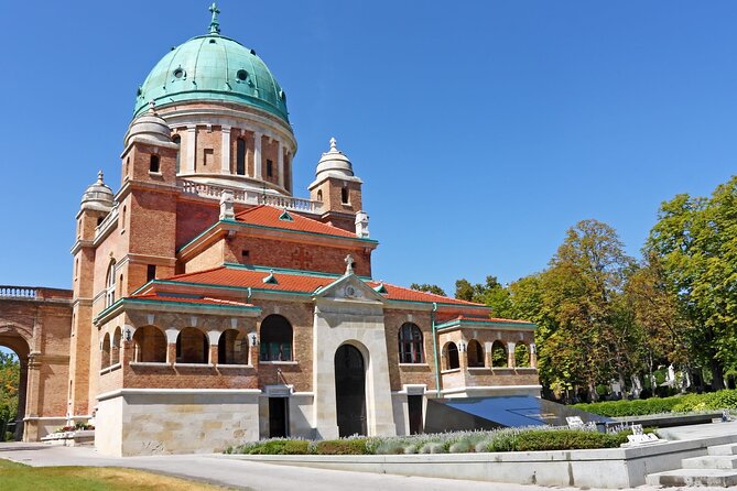 Private Tour of the Best of Zagreb- Sightseeing, Food & Culture With a Local - Highlights of the Tour