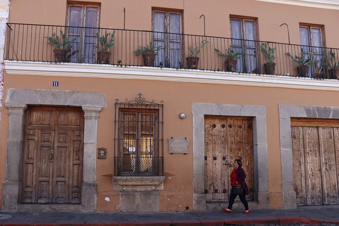 Private Tour of the Emblematic Streets of Antigua Guatemala - Cathedral Facade