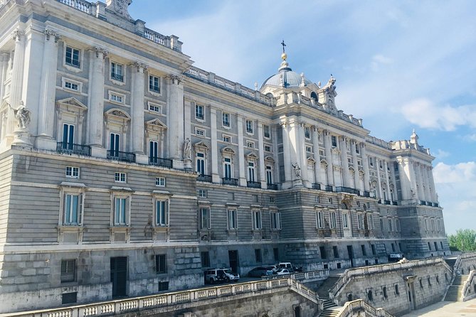 Private Tour of the Royal Palace, Private Guide, Fast Entrance and Pick up at the Hotel. - Accessibility and Participation